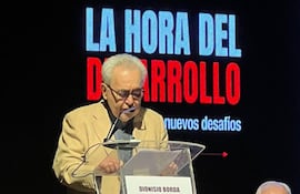 El Dr. Dionisio Borda, durante la presentación de su nueva obra.
