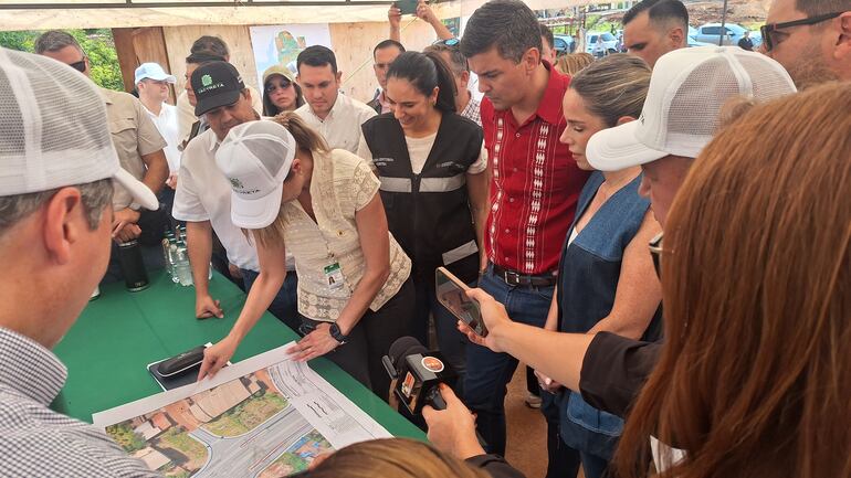 Santiago Peña en Encarnación.