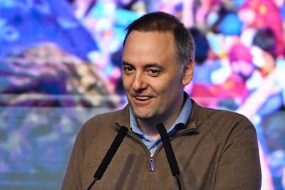 El jefe del gabinete argentino, Manuel Adorni, admitió en una entrevista el 11 de junio de 2026 que había ocultado al menos 500.000 dólares estadounidenses de sus declaraciones de activos, diciendo que ahorró dinero de los libros "como todos los argentinos", luego de meses de escrutinio sobre su riqueza.