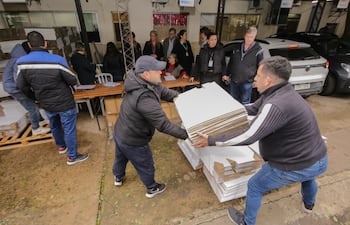 TSJE comenzó armado de maletín electoral rumbo a las elecciones del 4 de octubre.