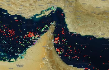 Captura de la web MarineTraffic que muestra el tráfico de embarcaciones en el estrecho de Ormuz.