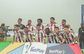 Formación del Junior de Barranquilla, con el paraguayo Guillermo Paiva (abajo, primero de la derecha).