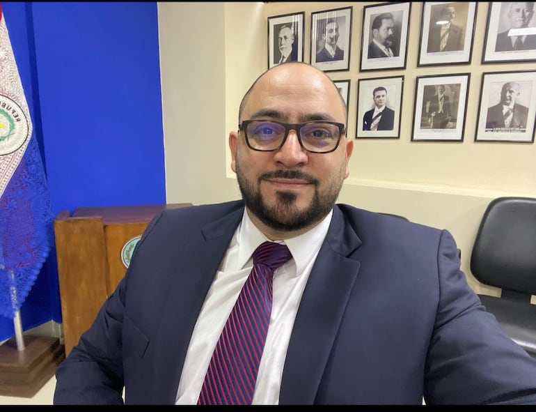 Luis Enrique Escobar, director jurídico de la bancada PLRA-A del Senado y suplente en el Tribunal de Conducta.