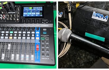 Mesa de mezclas Yamaha MGX12 y micrófono Shure sobre superficie oscura en un espacio técnico.