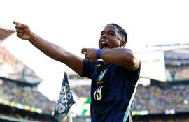 Endrick Felipe Moreira de Sousa celebra el tanto ganador a favor de Brasil en el amistoso ante Egipto. (Foto: @geglobo)