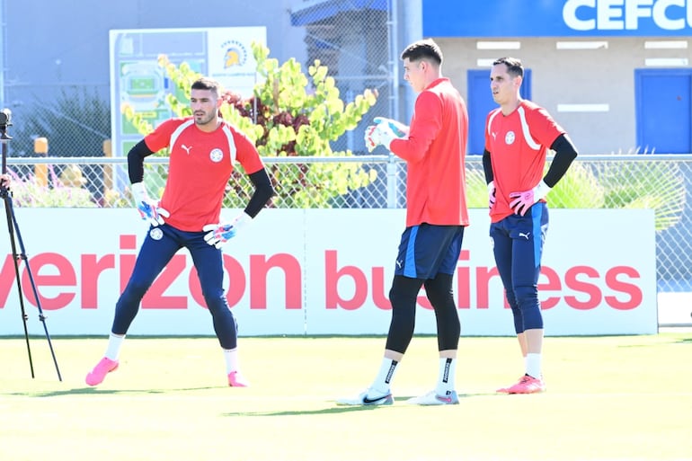 Gastón Olveira, Orlando Gill y Roberto Fernández en la práctica de este martes.