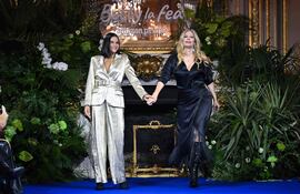 Las actrices colombianas Natalia Ramirez y Lorna Cepeda presentaron la "Colección Hugo Lombardi" en la Semana de la Moda en París, como anticipo de la nueva serie de "Betty la fea".