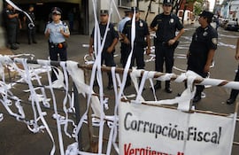 Paraguay se mantiene, como el año pasado, como el subcampeón en corrupción en Sudamérica, solo detrás de Venezuela, según el Índice de Percepción de la Corrupción 2023, presentado por Transparencia Internacional. (EFE).