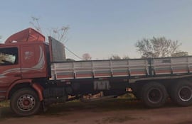 Camión transportador de leña, en el que viajaban la víctima y sus compañeros de trabajo.