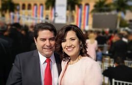 Gustavo Alberto Pereira Bello y su esposa Cynthia Elizabeth Cardozo Nessi durante el acto de asunción del presidente Santiago Peña el 15 de agosto de 2023.