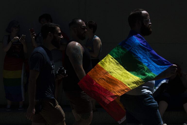 Simpatizantes LGBT participan en el desfile de la Marcha por la Igualdad, la Unidad y el Orgullo en Washington DC, el 11 de junio de 2017. 