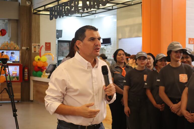 Diego López gerente general de Popeyes.