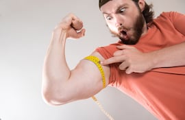 Concepto de entrenamiento de fuerza, gimnasio, testosterona, etcétera.