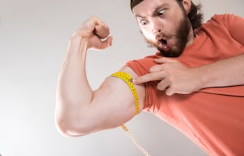 Concepto de entrenamiento de fuerza, gimnasio, testosterona, etcétera.