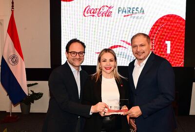 Tania Peña, de Coca-Cola Paresa, recibió el premio de Merco.