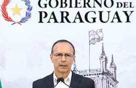 Fotografía cedida por la Presidencia de Paraguay del ministro de defensa de Paraguay, Óscar González.