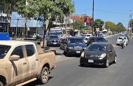 Avenida Eusebio Ayala es un calvario para los pasajeros del transporte público.