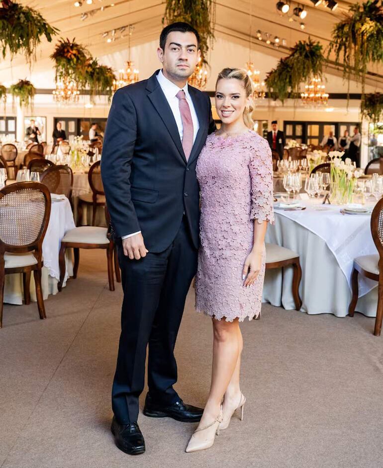 Fernando Moreira, director general de Atlas Representaciones S.A. y su esposa, Silvia Gadea, prima cercana de la Primera Dama Leticia Ocampos.