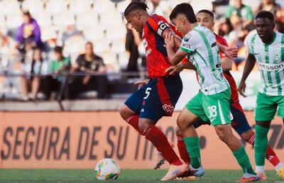Los clásicos rivales Atlético Nacional y Deportivo Independiente Medellín (DIM) empataron en la primera final de la Copa Colombia. La segunda y decisiva está marcada para el miércoles.
