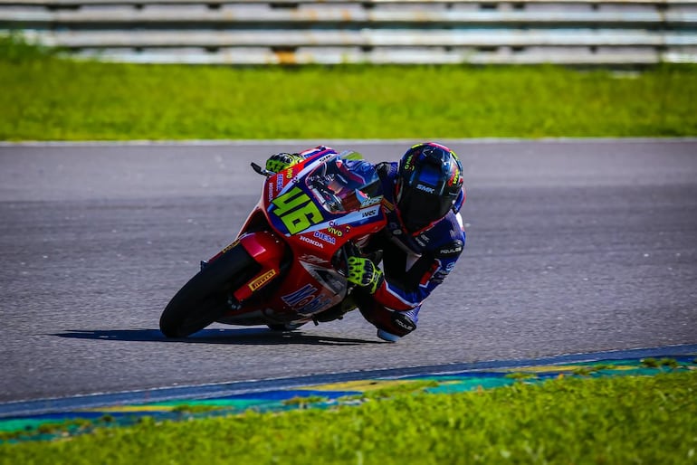 Gran performance esta vez del piloto paraguayo Nico Torrez (46).