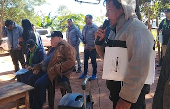vdb El Indi se reunió con comunidades indigenas de Yhû para buscar solución a la problematicas de los nativos de este departamento.
