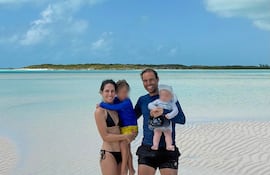 Rafael Nadal y Mery Perelló con sus hijos Rafael y Miquel en Exuma, Bahamas.