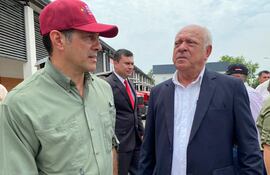 El ministro de Agricultura y Ganadería, Dr. Vet. Carlos Giménez, con el nuevo viceministro de Ganadería, Ing. Agr. Daniel Ortiz.