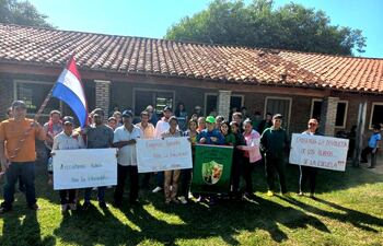 Los padres de familia de la institución decidieron levantar la medida de protesta luego de la firma de un documento de compromiso con el director departamental de educación.