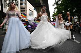 El proyecto de ley del matrimonio igualitario superó este martes una primera votación en el Senado tailandés, un nuevo paso para que Tailandia se convierta en la tercera nación asiática y la primera en el sudeste asiático en legalizar las uniones del mismo sexo.