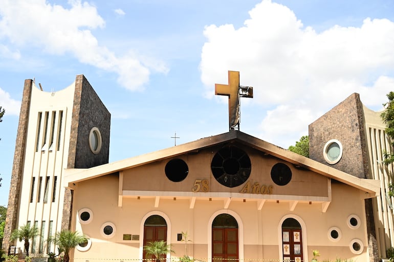 Así luce el templo tras el incendio de ayer. 