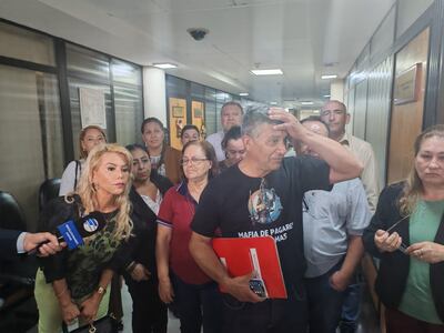 Víctimas de la mafia de los pagarés tras la aprobación de la ley que suspende los expedientes de juicios de ejecución con los que se estafó a miles de personas.