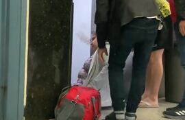 Video: usuarios del IPS quedaron trancados en el ascensor