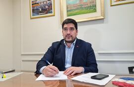 Diputado Mauricio Espínola (ANR, Fuerza Republicana), uno de los blancos del cartismo.