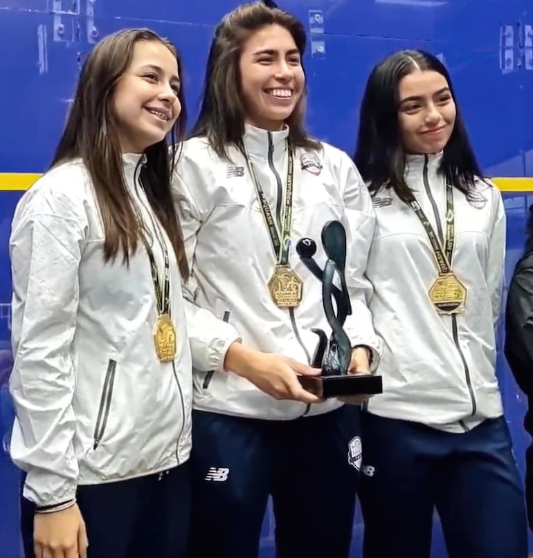 Dei zq. a der.: Nicole Krauch (15años), Luján Palacios (25) y Fiorella Gatti (17), campeonas en Brasil.