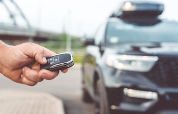 Concepto de automóvil, datos, privacidad, seguros.
