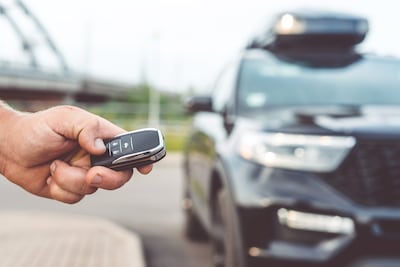 Concepto de automóvil, datos, privacidad, seguros.
