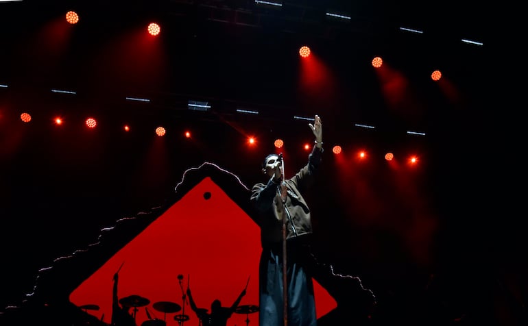 Milo J se presentó en vivo en el Puerto de Asunción, cautivando al público con su actuación musical.