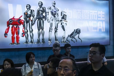 El Ministerio chino de Exteriores sostuvo este lunes que la difusión de narrativas de amenaza o fomentar la confrontación solo obstaculizará el proceso de gobernanza de la inteligencia artificial (IA), en medio del debate generado en Estados Unidos sobre la necesidad de frenar el desarrollo de esta tecnología.