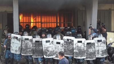 Cuestionan al gobierno por la lenta reacción ante crisis en la cárcel de Tacumbú.