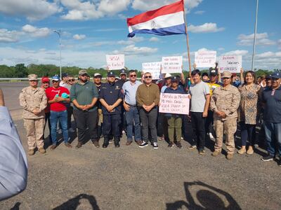 Pobladores de Villa Franca cerraron de forma intermitente la ruta PY 19 en la tarde de este lunes para exigir a la ANDE un mejor servicio ante los constantes cortes en el suministro de energía eléctrica.