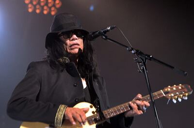 El músico Sixto "Sugar Man" Rodriguez durante una presentación en París en 2013.