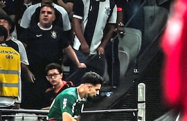 La celebración del argentino José Manuel López que encendió el clásico paulista sobre el final del encuentro, tras anotar el tanto que significó el triunfo de Palmeiras sobre Corinthians.