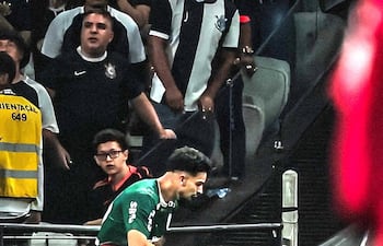 La celebración del argentino José Manuel López que encendió el clásico paulista sobre el final del encuentro, tras anotar el tanto que significó el triunfo de Palmeiras sobre Corinthians.