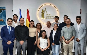 Abogados paraguayos lideran la gestión de más de 5.000 expedientes de regularización migratoria en España