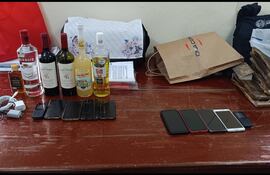 Las bebidas alcohólicas, así como cinco celulares y dos cargadores fueron requisados de la celda de Ramón González Daher, los otros cinco teléfonos móviles, de su hijo Fernando González Karjallo.