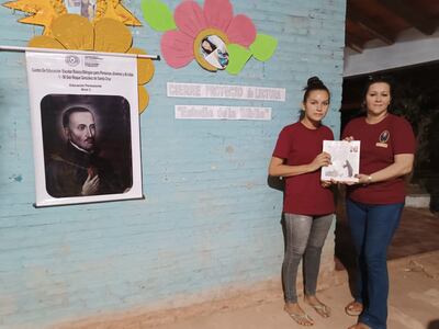 La profesora Liliana López de Cañete enseña en una de las instituciones que forman parte del programa de educación para jóvenes y adultos, en la ciudad de Concepción.