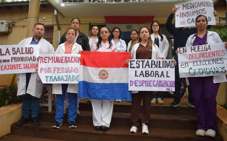 Los médicos reclaman a las autoridades nacionales atender el pedido de reajuste salarial y solucionar la falta de medicamentos e insumos.