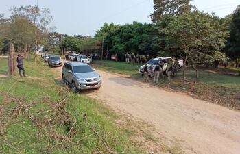Acceso al establecimiento del distrito de Simón Bolívar, departamento de Caaguazú, donde aproximadamente a las 05:30 de ayer se produjo un enfrentamiento entre guardias y presuntos invasores, que derivó en la muerte dos personas.