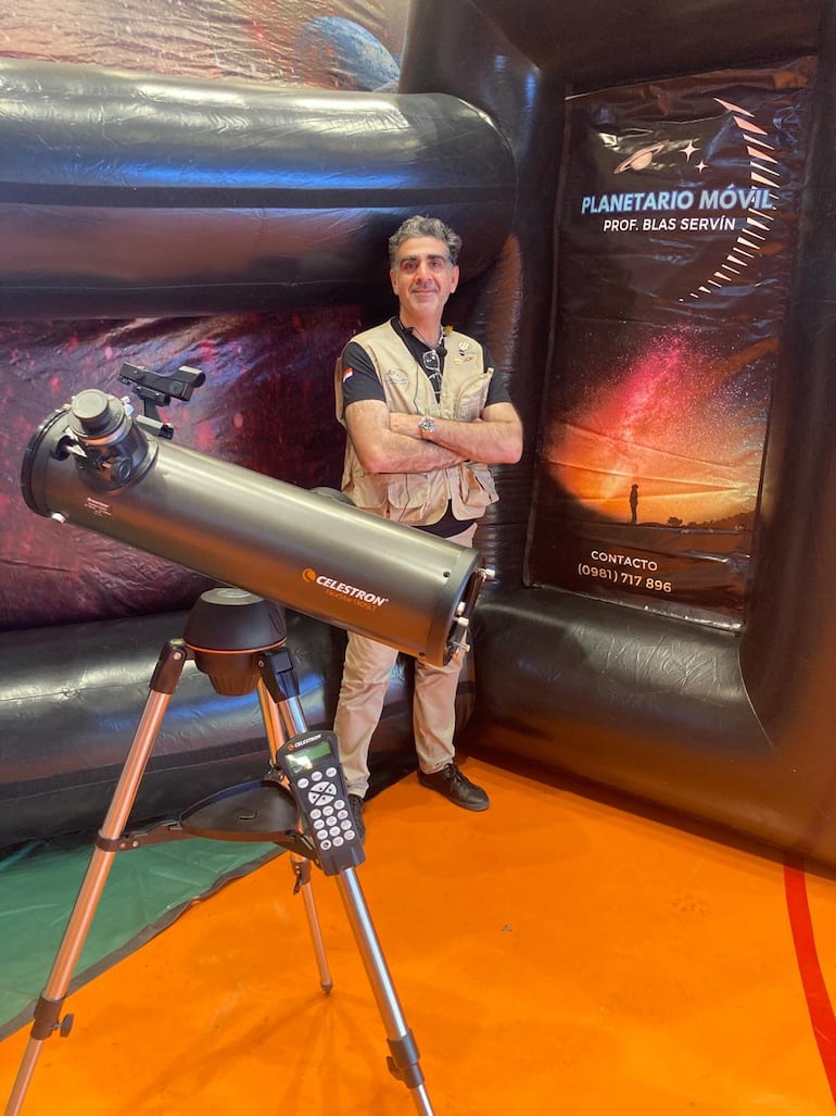 Rodrigo Servín continúa el legado de su papá, el recordado divulgador Blas Servín, acercando la ciencia astronómica a la gente.