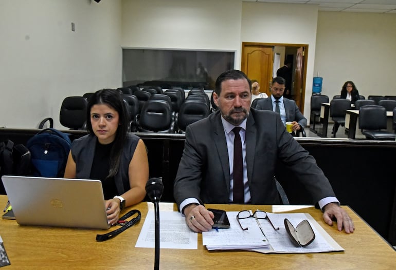 Juicio oral y público a  Víctor Sanabria Oporto y Adelio Fretes